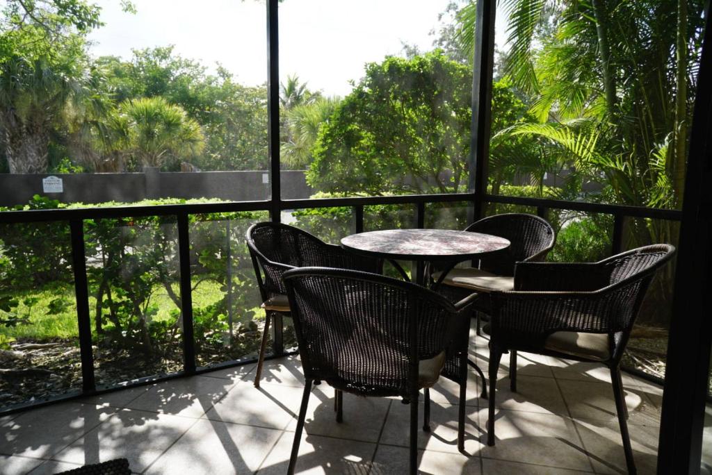 Peaceful resort condo on Sanibel's secluded west end - Blind Pass B111 - image 4