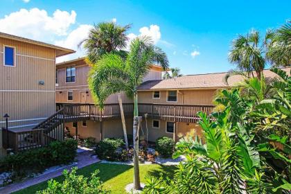 Beach resort condo near world renowned Bowmans Beach - Blind Pass B202 - image 17