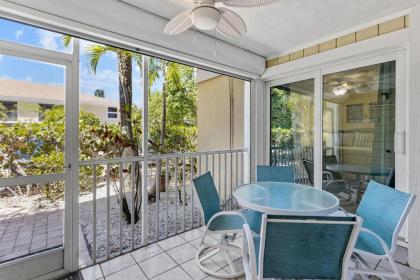 Serene Ground Floor Residence in Exclusive Villa Sanibel Steps to Beach - image 10