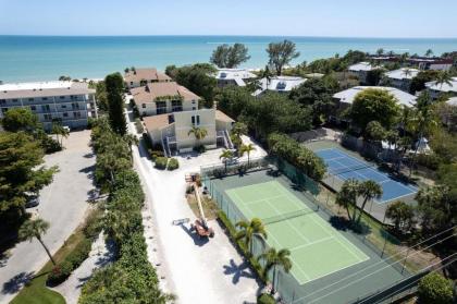 Serene Ground Floor Residence in Exclusive Villa Sanibel Steps to Beach - image 11