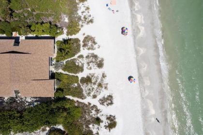 Serene Ground Floor Residence in Exclusive Villa Sanibel Steps to Beach - image 12