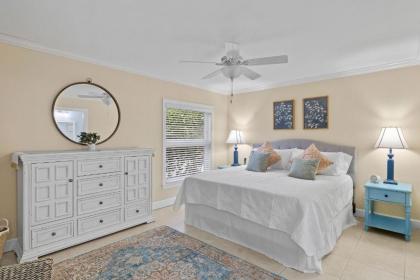 Serene Ground Floor Residence in Exclusive Villa Sanibel Steps to Beach - image 14