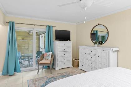 Serene Ground Floor Residence in Exclusive Villa Sanibel Steps to Beach - image 15