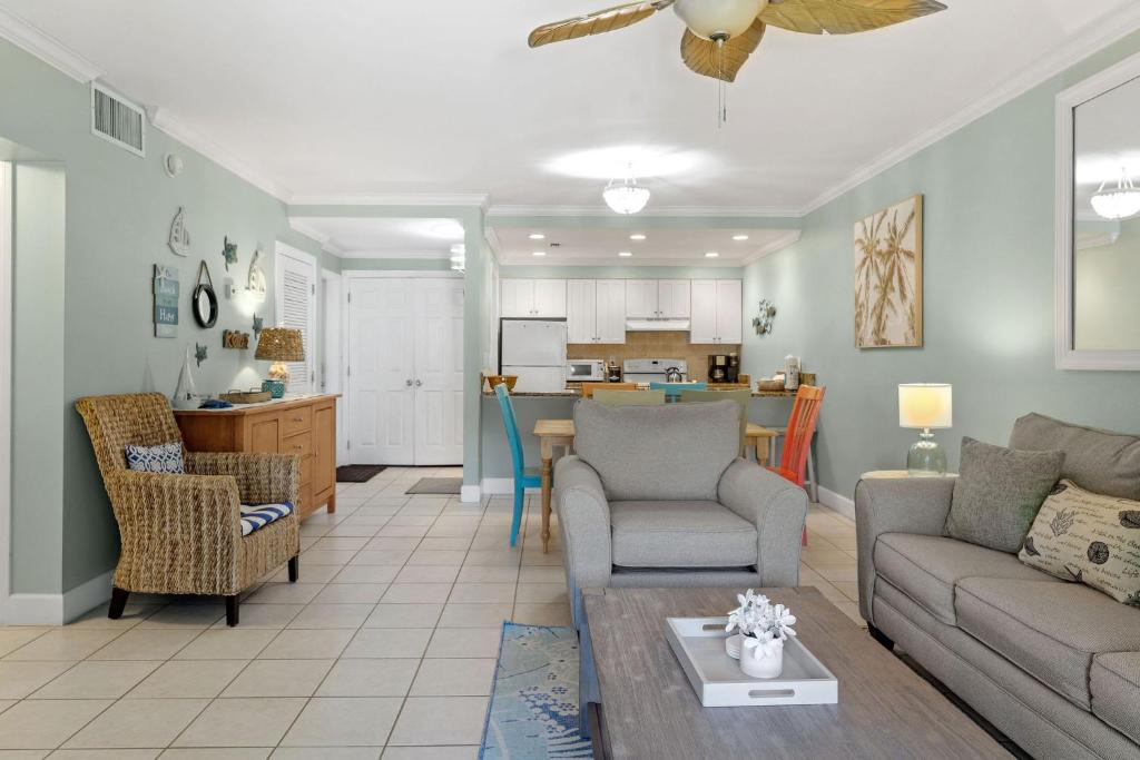 Serene Ground Floor Residence in Exclusive Villa Sanibel Steps to Beach - image 4