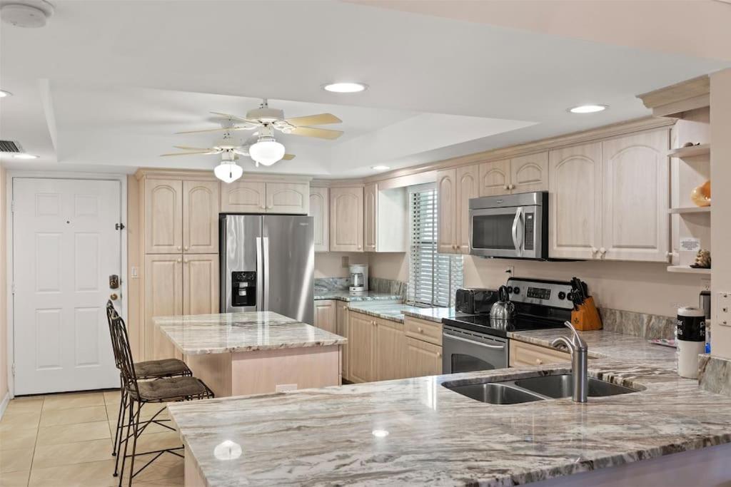 Gorgeous Corner Residence at Esteemed Pointe Santo de Sanibel Resort Community - main image