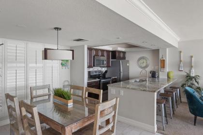 Gorgeous Beachfront Penthouse at Sundial of Sanibel - image 12