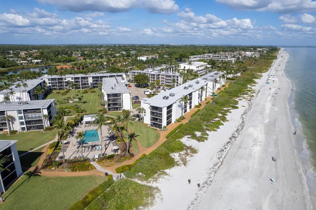 Gorgeous Beachfront Penthouse at Sundial of Sanibel - image 4