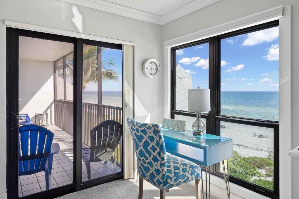 Gorgeous Beachfront Penthouse at Sundial of Sanibel - image 6