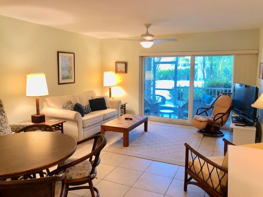 Exclusive Villa Sanibel Retreat Steps to Beach - image 2