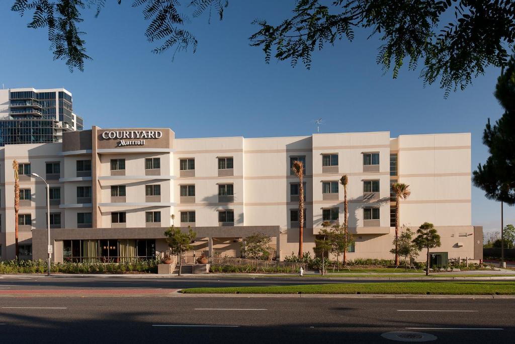 Courtyard by Marriott Santa Ana Orange County - image 2