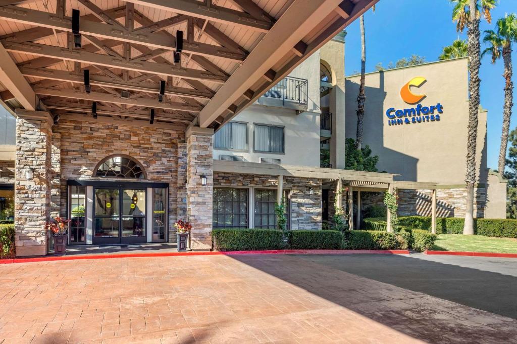 Comfort Inn & Suites Orange County John Wayne Airport - image 5