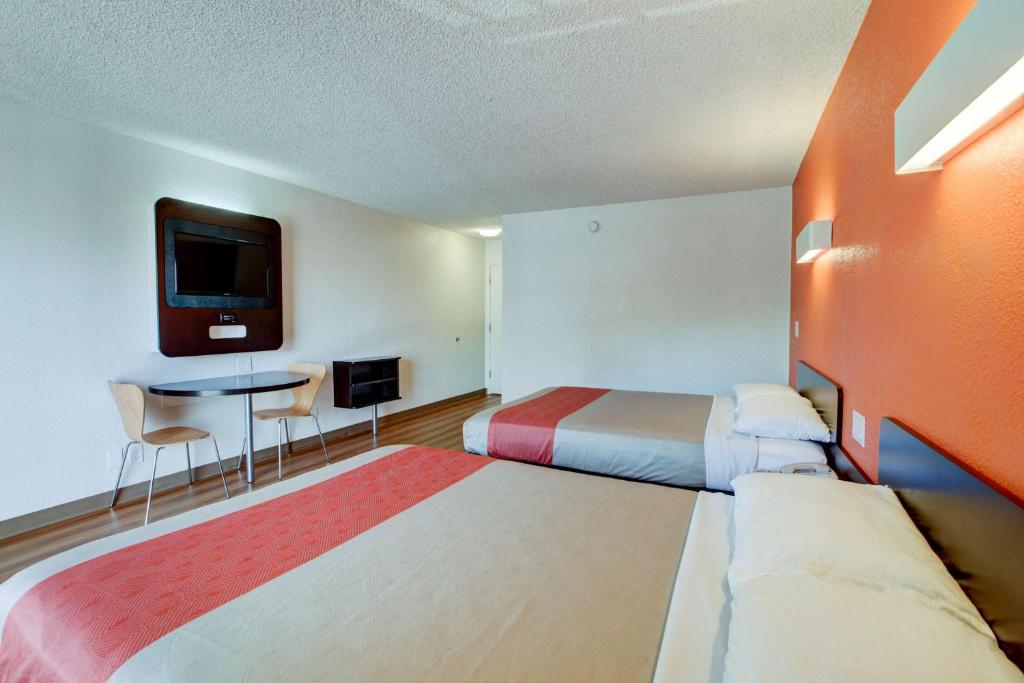 Motel 6-Santa Ana CA - Irvine - Orange County Airport - image 4