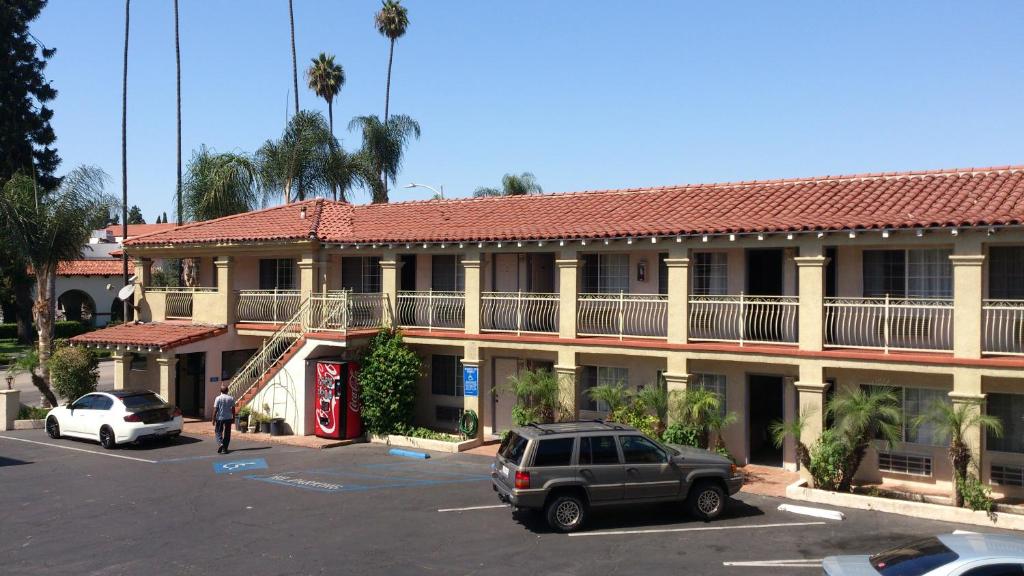 Santa Ana Travel Inn - main image