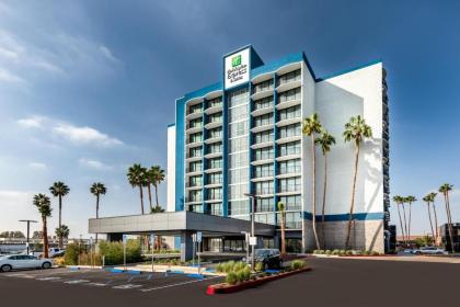 Holiday Inn Express & Suites Santa Ana - Orange County an IHG Hotel - image 12