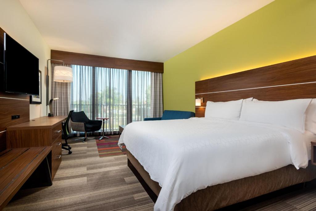 Holiday Inn Express & Suites Santa Ana - Orange County an IHG Hotel - image 5