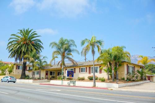 Town and Country Inn - main image