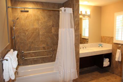 Franciscan Inn & Suites - image 2