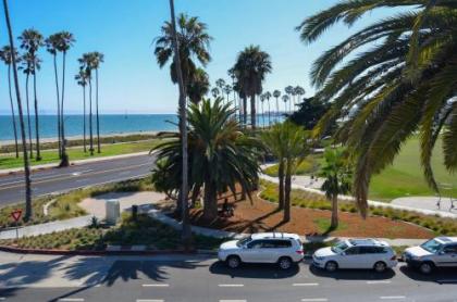 Sunny's Santa Barbara Beach House - image 4