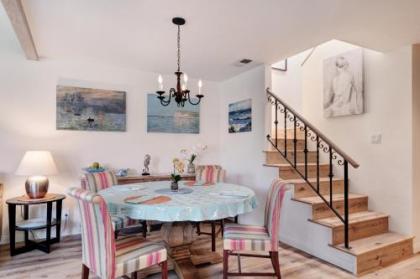 Sunny's Santa Barbara Beach House - image 5