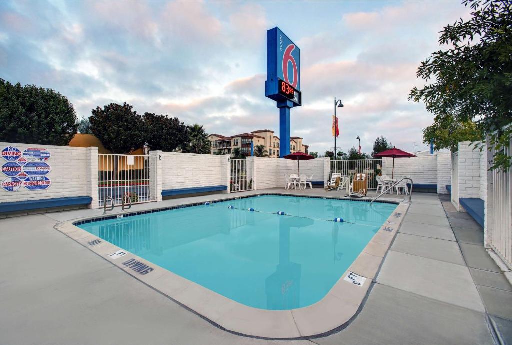 Motel 6-Santa Clara CA - main image