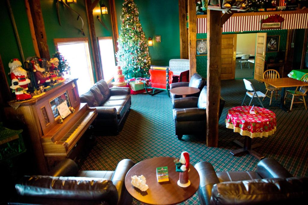 Santa's Lodge - image 7