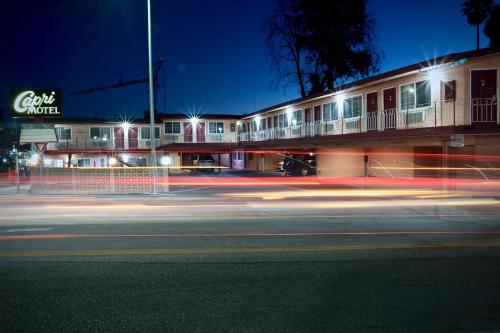 Capri Motel Santa Cruz Beach Boardwalk - image 3