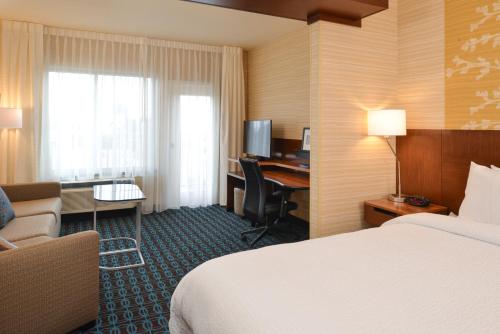 Fairfield Inn & Suites by Marriott Santa Cruz - image 2