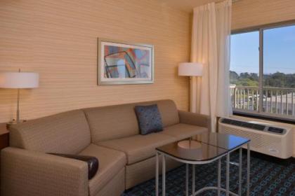 Fairfield Inn & Suites by Marriott Santa Cruz - image 3