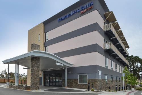 Fairfield Inn & Suites by Marriott Santa Cruz - image 5