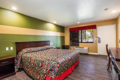 Budget Inn Anaheim / Santa Fe Springs - image 12