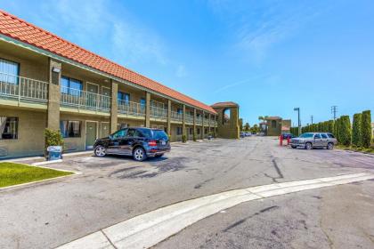 Budget Inn Anaheim / Santa Fe Springs - image 8