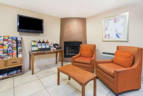 Baymont by Wyndham Santa Fe - image 3