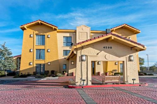 La Quinta Inn by Wyndham Santa Fe - image 3