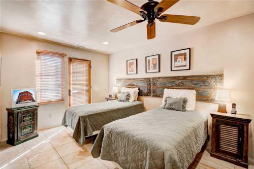 El Corazon de Santa Fe 3 Bedrooms Sleeps 6 Flat Panel TVs Fireplaces - image 5