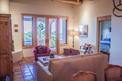 Eastside Enchantment 2 Bedrooms Sleeps 6 Kiva Fireplaces Patio with Views WiFi - image 3