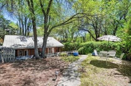 Charming Santa Fe Studio Cabin with Sauna and Patio! - image 2