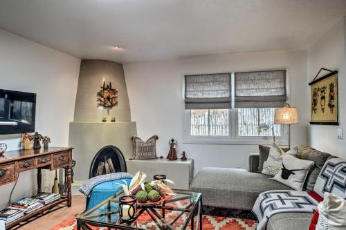 Santa Fe Condo with Patio and Grill - 6 Min to Plaza - image 2