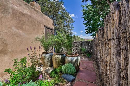 Santa Fe Condo with Patio and Grill - 6 Min to Plaza - image 3