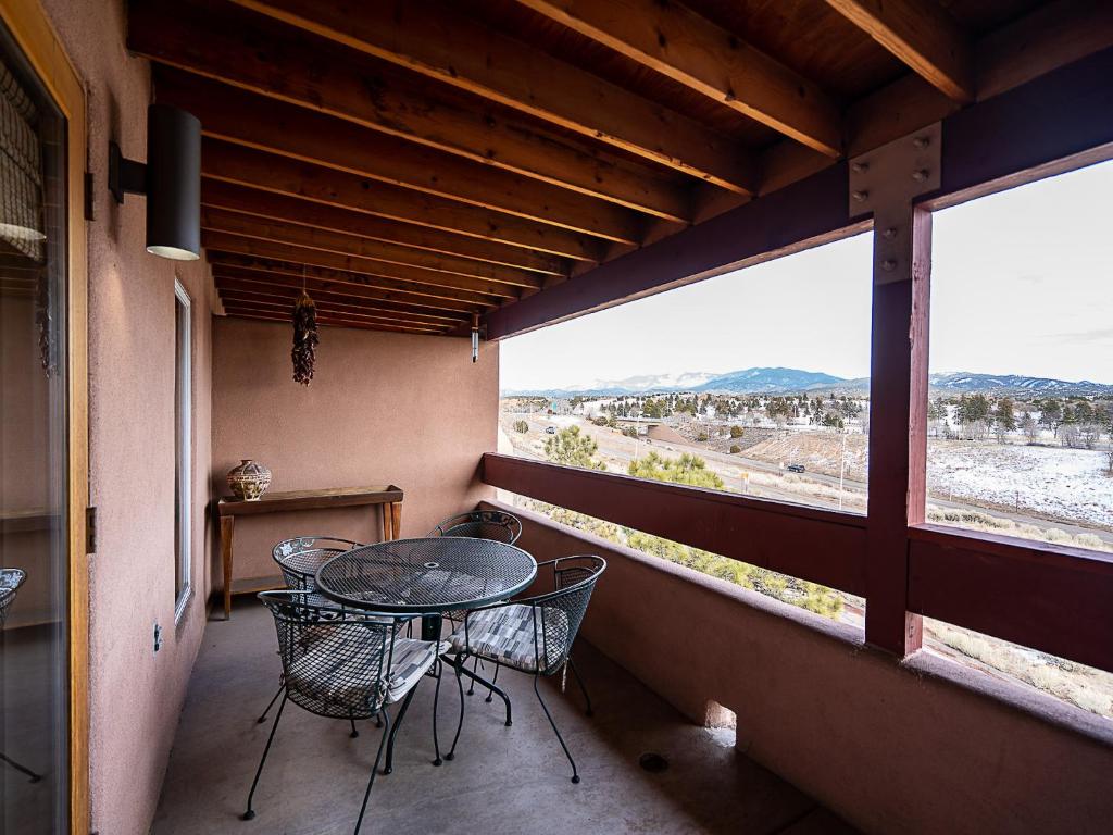 Vista La Sierra 2 Bedrooms Flat Screen TV Pet Friendly Sleeps 6 - main image