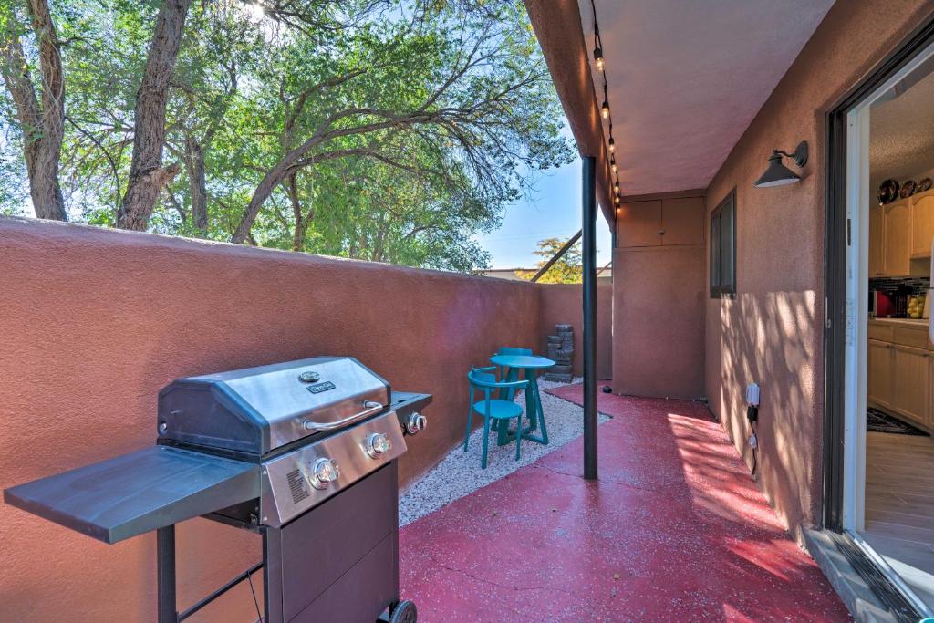 Colorful Bungalow in the Heart of Santa Fe! - main image