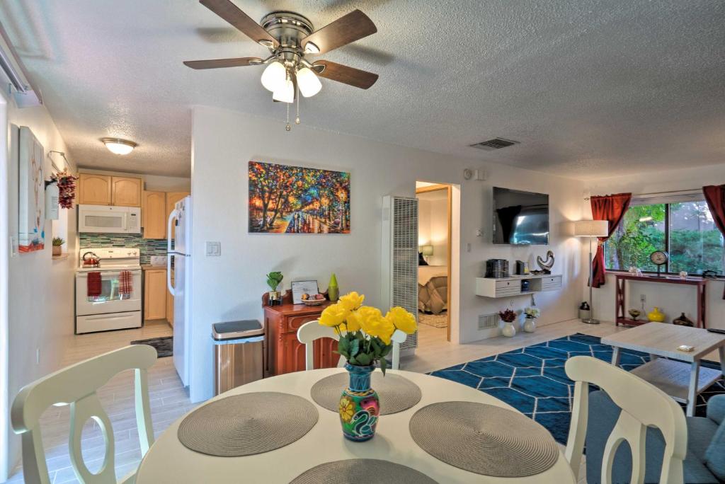 Colorful Bungalow in the Heart of Santa Fe! - image 2