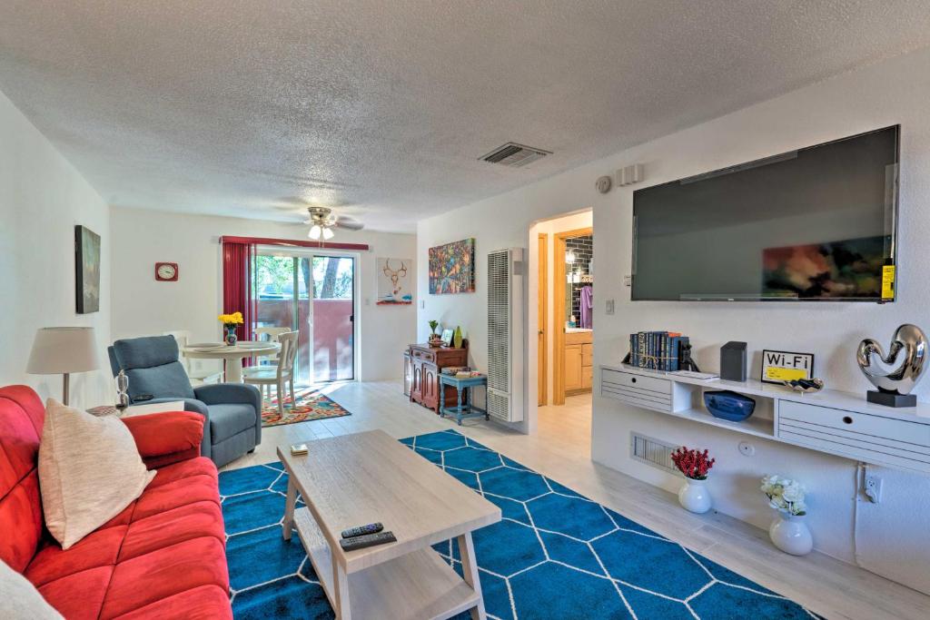 Colorful Bungalow in the Heart of Santa Fe! - image 3