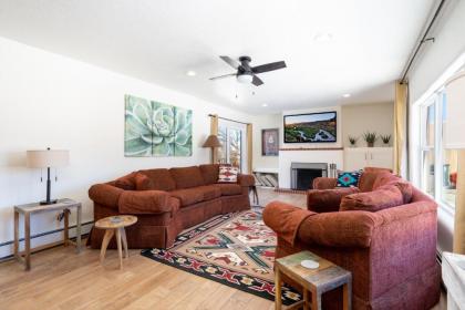 Casa Buena 3 BRs WiFi Fireplace Near Santa Fe Plaza Sleeps 6 - image 2