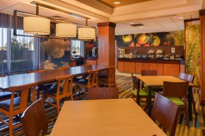 Fairfield Inn & Suites Santa Maria - image 9