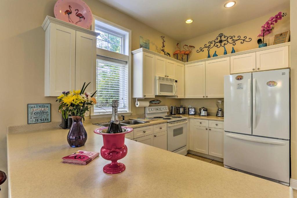 Santa Rosa Beach House with Bikes Deck and Grill! - image 4