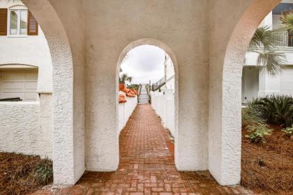 Lucy in Vizcaya - image 7