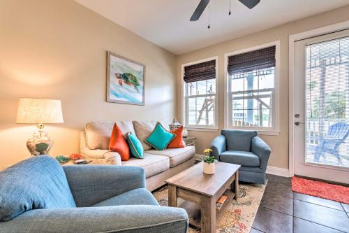 Bright Coastal Condo with Pool 0 5 Mi to Beach - image 3