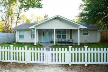 The Cottage By The Canal - Sunroom - Near Gulf home