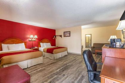 Econo Lodge Santa Rosa - image 11