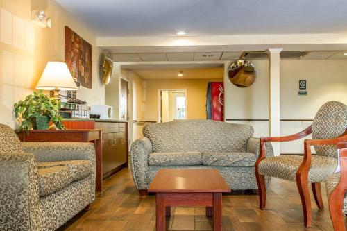 Quality Inn & Suites Santa Rosa - image 2